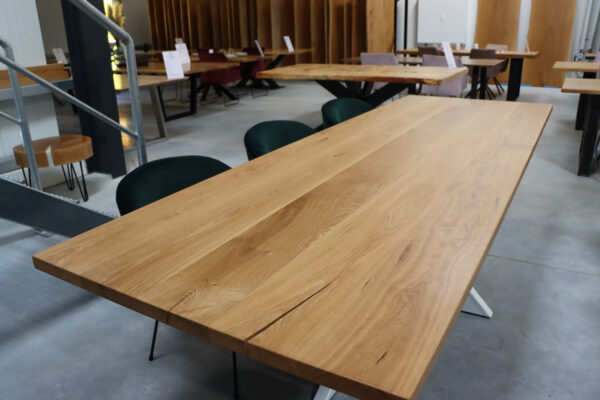 Tisch aus Eiche in 300x100cm