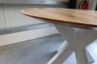 Runder Tisch aus Eiche mit Schweizer Kante 120cm.