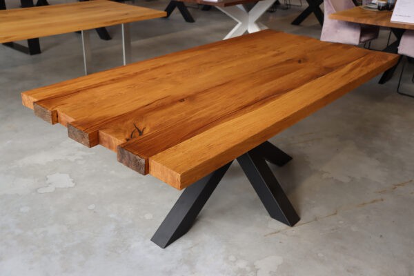 Tisch aus Alteiche mit Epoxidharz in 200x100cm