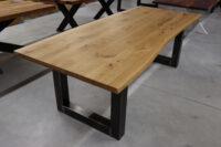 Tisch mit Baumkante aus Eiche in 240x100cm