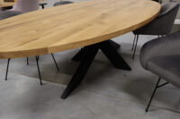 Ovaler Tisch aus Eiche in 320x140cm auf einem Spidergestell
