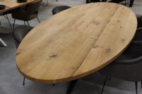Ovaler Tisch aus Eiche in 320x140cm auf einem Spidergestell