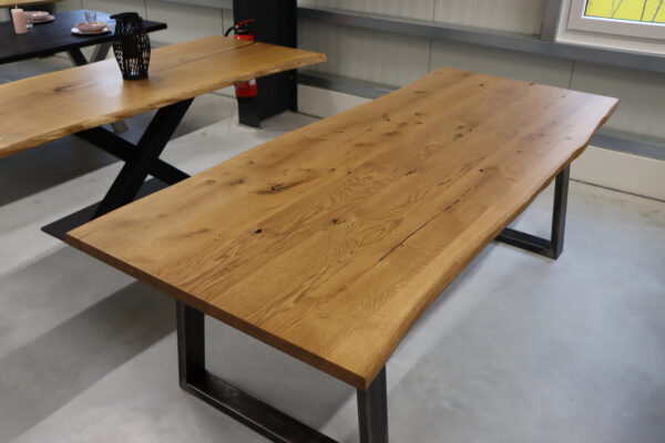 Massivholztisch aus Eiche in 240x100cm
