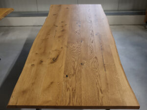 Massivholztisch aus Eiche in 240x100cm