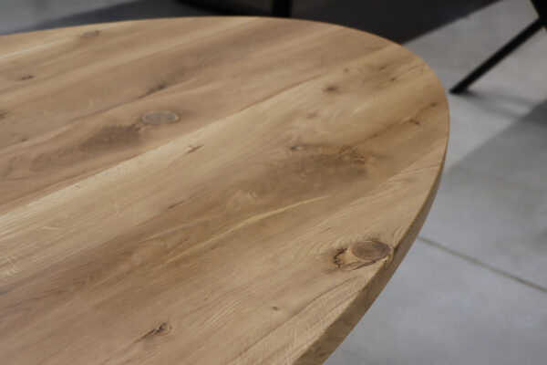 Ovaler Tisch aus Eiche weiß geölt in 200x100cm