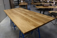 Tisch aus rustikaler Eiche mit Epoxy in 220x100cm
