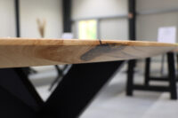 Ovaler Tisch aus Buche mit Epoxidharz in 185x110cm