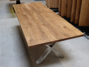 Tisch aus Massivholz in 260x100cm