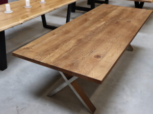Tisch aus Massivholz in 260x100cm