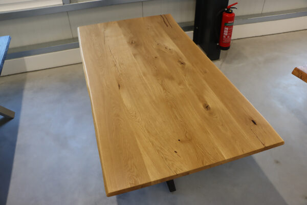 Esstisch mit Baumkante in 200x100cm