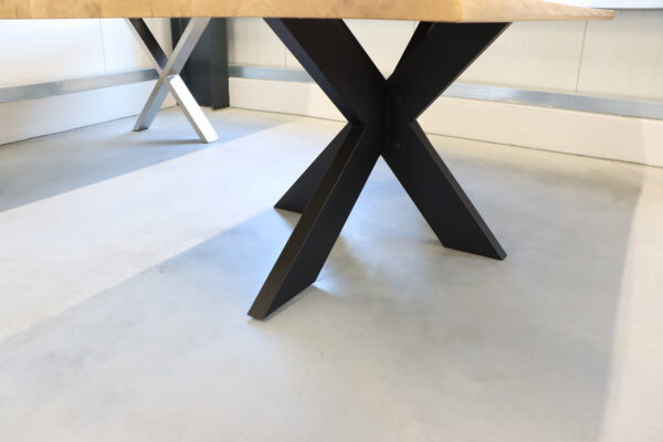 Esstisch mit Baumkante in 200x100cm
