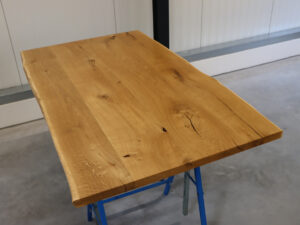 Tischplatte aus Eiche mit Baumkante mit Epoxy in 160x90cm