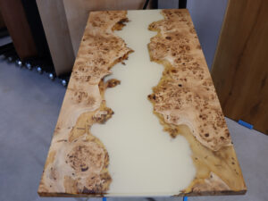 Tischplatte aus Pappelholz und Epoxy in 180x90cm