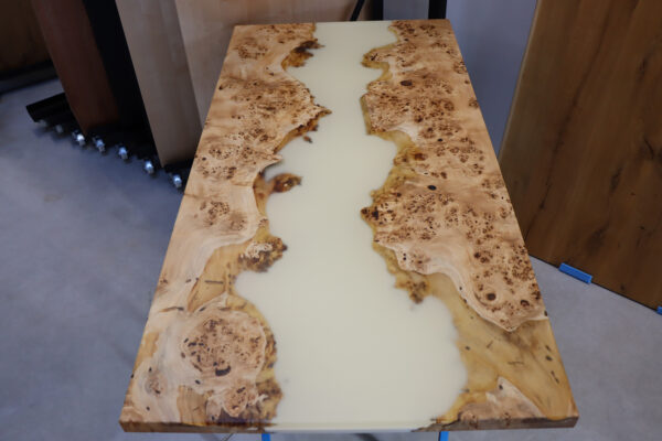 Tischplatte aus Pappelholz und Epoxy in 180x90cm