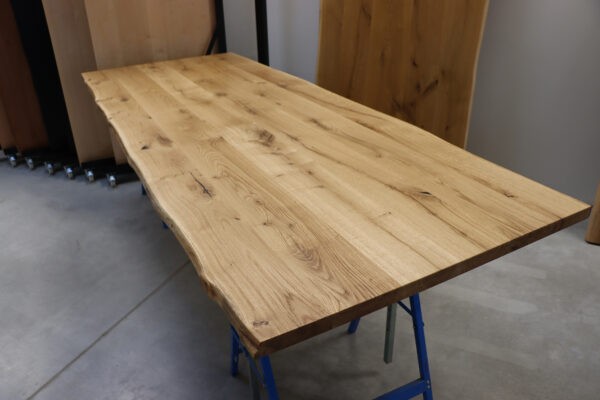 Tisch aus Wildeiche Esstisch mit Baumkante in 260x100cm
