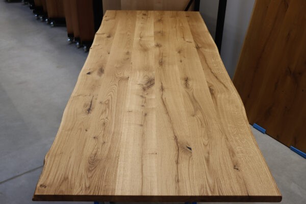 Tisch aus Wildeiche Esstisch mit Baumkante in 260x100cm