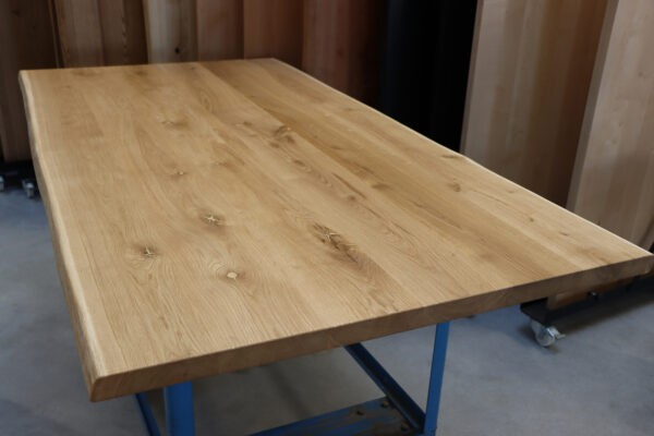 Tischplatte aus Eiche mit Baumkante in 200x100cm