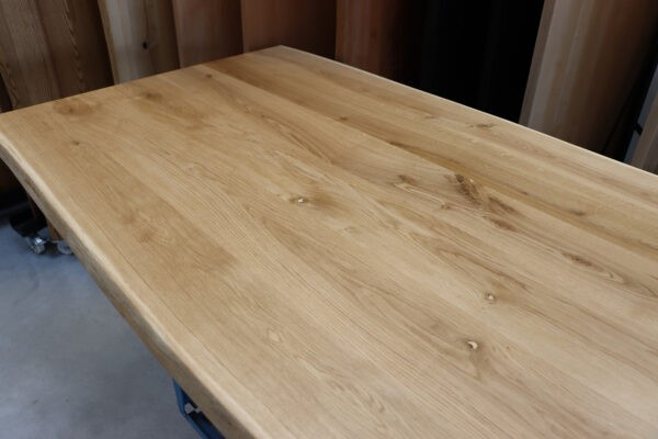 Tischplatte aus Eiche mit Baumkante in 200x100cm