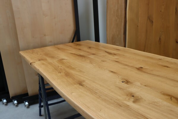 Tischplatte mit Baumkante aus Eiche in 200x100cm