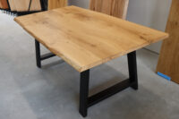 Tisch mit Baumkante aus Eiche in 190x100cm Massivholztisch