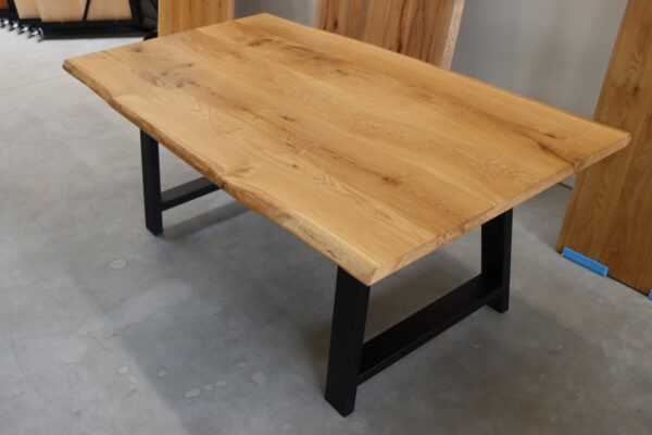 Tisch mit Baumkante aus Eiche in 190x100cm Massivholztisch