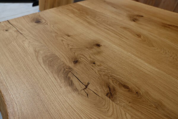 Tisch mit Baumkante aus Eiche in 190x100cm Massivholztisch