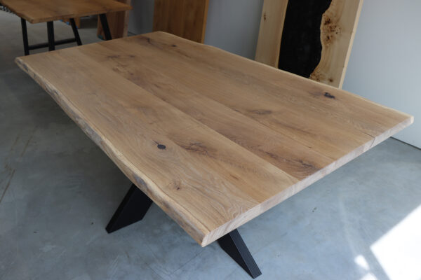 Tisch aus Wildeiche mit Epoxy in 190x100cm